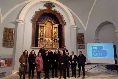 Foto de familia de los participantes en la presentación de los dos nuevos espacios habilitados por la Archidiócesis de Burgos.