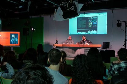 Imagen de una charla de la primera edición de las Jornadas Audiovisuales Profesionales del IES Diego Marín Aguilera.