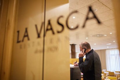 Íñigo Ruiz, del restaurante La Vasca, recibirá la Txapela de Oro de la Cofradía Mirandesa de Bilbao.