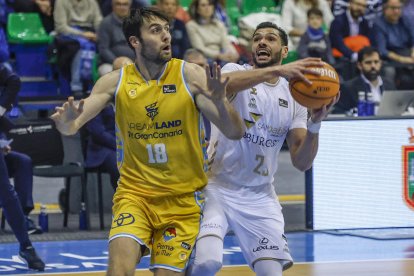 Imagen del partido entre el Recoletas Salud San Pablo Burgos y Gran Canaria.