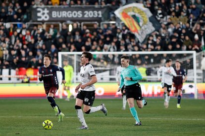 Imagen del partido entre el Burgos CF y el Eibar.