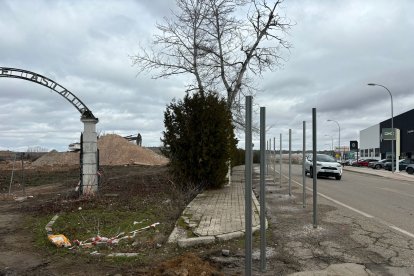Se retrasa unas horas el corte del acceso al nuevo Mercadona en Aranda
