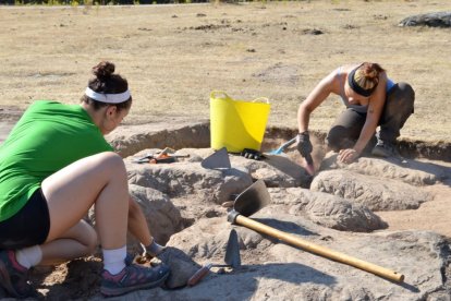 Excavaciones del equipo de la Universidad de Barcelona cerca de la necrópolis de Revenga.
