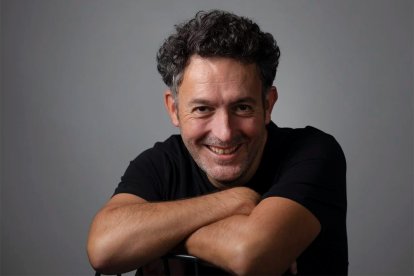 El escritor Mikel Santiago vuelve a Burgos el 22 de enero.