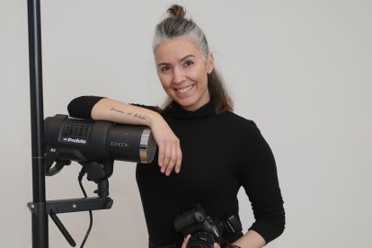 La fotógrafa palentina Verónica Muniosguren ha sido nominada en tres categorías de los Premios Goya de Fotografía y Vídeo Profesional  creados en Aragón en 1983 y con proyección internacional.