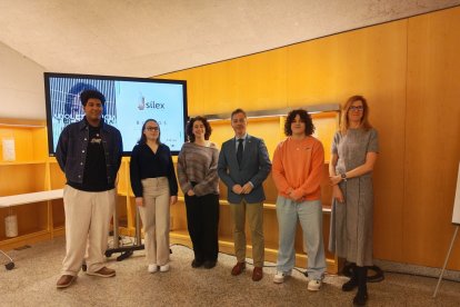 Algunos de los participantes del congreso junto al concejal de Juventud y a la directora de programación.