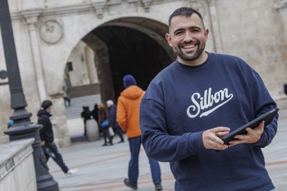 Íñigo Santidrián es el docente burgalés que desvela el origen de las palabras en @profescouter.