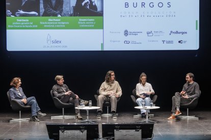 Toni García,  Elsa Punset y Ernesto Castro, durante su diálogo.
