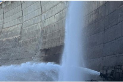 Desembalse de agua.