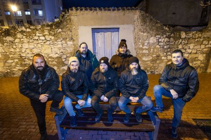 Khorea y Antecessor (salvo Rodrigo), juntos y revueltos, en la plaza Nueva de Gamonal.
