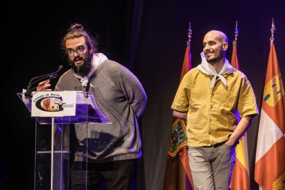 Rodrigo Cachorro y Álvaro Herreros, de El Nido dieron un emotivo pregón tras el chupinazo de Las Candelas.