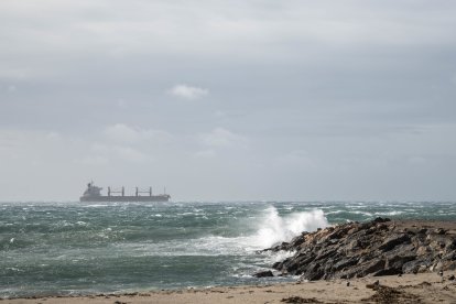 Imágenes del  fuertes vientos provocado por la borrasca Leonardo.A 05 de febrero del 2026 en Almería. España.