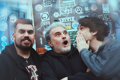 Juan Abarca (centro), junto a sus compañeros de Mamá Ladilla, Sergio Legazpi y Abel del Fresno.