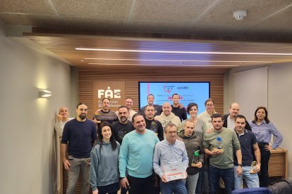 Imagen de la entrega del cheque.