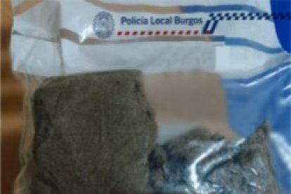 Hachís decomisado por la Policía Local de Burgos a un joven de 20 años.
