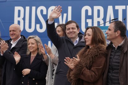 El candidato del Partido Popular de Castilla y León a la reelección como presidente de la Junta, Alfonso Fernández Mañueco, ofrece un mitin en Ponferrada (León).