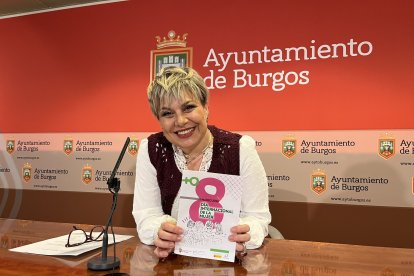 La concejal de Servicios Sociales, Mila del Campo, antes de presentar el programa de actividades en torno al 8M, Día de la Mujer Trabajadora en Burgos.