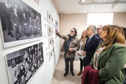 Inauguración de la exposición fotográfica 'El Cristal de la Memoria'.