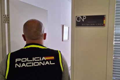 Detenido en Laguna por amenazar a su padre con una pistola para que abriera la caja fuerte y robarle 30.000 euros.