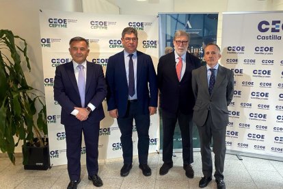 Aparicio (2 d), antes de participar en una jornada en Salamanca.