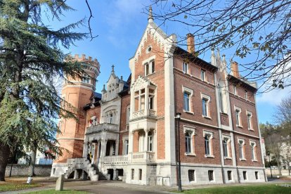 El Palacio de la Isla de Burgos es la sede del Instituto Castellano y Leonés de la Lengua.