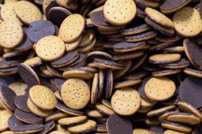 Las mini galletas bañadas en chocolate negro se presentan en dos variedades de amplio reconocimiento entre los consumidores: mini cookies y mini digestive.