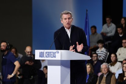 El presidente del PP, Alberto Núñez Feijóo, interviene durante un acto de cierre de campaña, a 13 de marzo de 2026, en Valladolid, Castilla y León (España). 