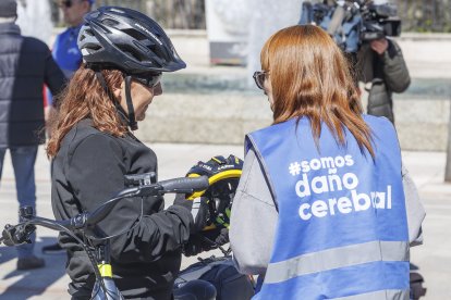 La asociación informó en el Paseo de la Sierra de Atapuerca.