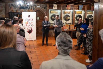 Feijóo se reunió con un grupo de representantes de las Bodegas de Asebor