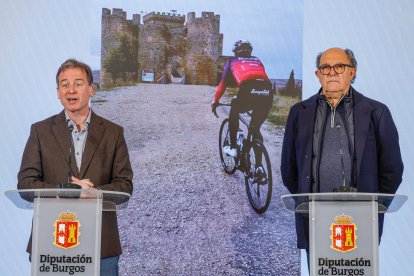 El presidente de la Diputación, Borja Suárez, y Julio Izquierdo, mánager del Burpellet BH.
