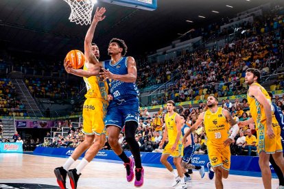 Imagen del partido entre el Gran Canaria y el Recoletas San Pablo Burgos.