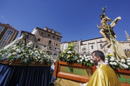 Instante de la procesión del Anuncio Pascual de Burgos.