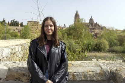 Anais Ramos de la productora que ha elaborado un documental sobre el `Lunes de Aguas´en Salamanca.