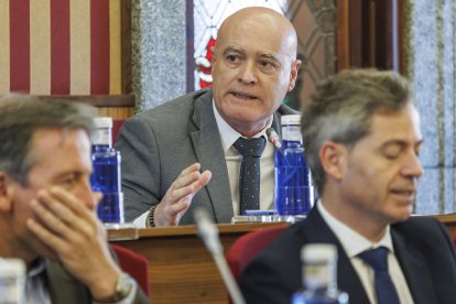 El concejal de Hacienda, Ángel Manzanedo, durante el Pleno extraordinario celebrado esta semana.