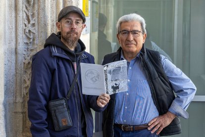 Pablo Aparicio (izq.) y Luis Carlos Blanco, miembros de la tertulia Caleidoscopio.