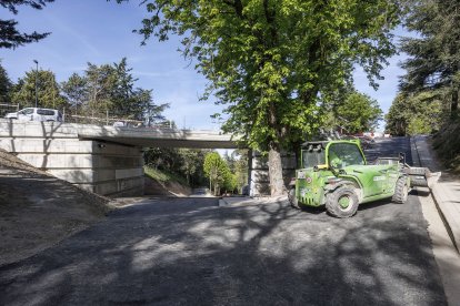 La superestructura del puente está ejecutada en un 90%.