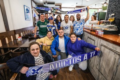 Los primeros aficionados, recibidos por los deportivistas burgaleses, llegaron de Lugo a media tarde del viernes.