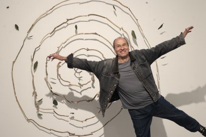 El artista  vallisoletano Eugenio Ampudia, expone 'Nadie encuentra arraigo en un planeta desconocido' en la galería madrileña Max Estrella.