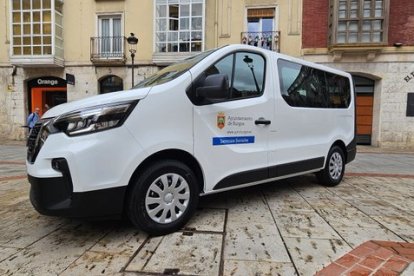 Nueva furgoneta de la Gerencia de Servicios Sociales de Burgos.