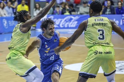 Neto, durante el partido contra Lleida.