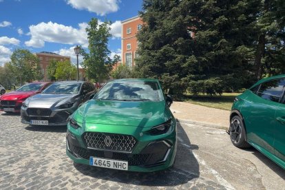 Renault Clio full hybrid E-Tech: más deportivo y eficiente, motor 'made in Spain' y desde 23.270 euros.