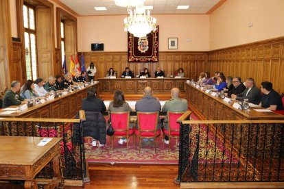 Reunión de la Junta Local de Seguridad con motivo de la celebración de la fiesta de la ITA (Ayuntamiento de Palencia).