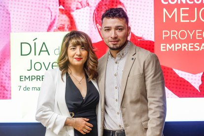 Jonathan Mero y Susana Olmedo pusieron en marcha en 2023 Mero Sushi, hoy ya tienen dos locales y 18 empleados.