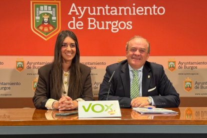 Carolina Mínguez y Fernando Martínez-Acitores, en rueda de prensa en el Ayuntamiento de Burgos.