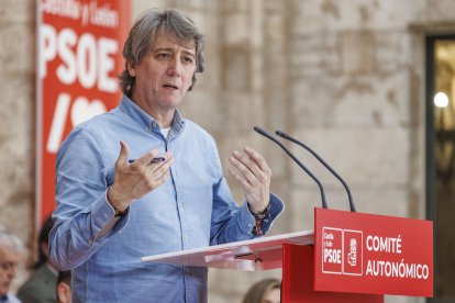 El líder del PSCyL, Carlos Martínez, en Burgos.