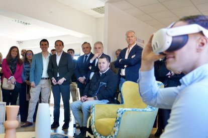 El presidente de la Diputación de Valladolid, Conrado Íscar, presenta el Centro Demostrador de Hogar Digital, un espacio pionero en domótica, teleasistencia y eficiencia energética.