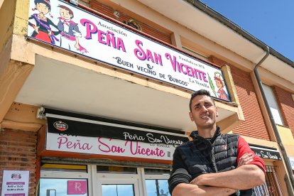 Jorge Villegas, en el bar de la Peña San Vicente, donde tiene una carta 100% sin gluten.