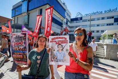 Manifestación de trabajadores de la sanidad privada frente al hospital Recoletas.