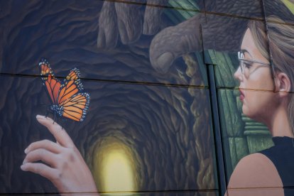 Instante de la presentaciónd el mural.