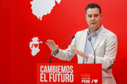 Daniel de la Rosa, en la sede del PSOE de Burgos.